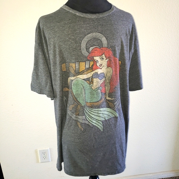 Disney Classic The Little Mermaid Ariel Anchor Distressed Men’s Tee Shirt Large - Picture 1 of 2